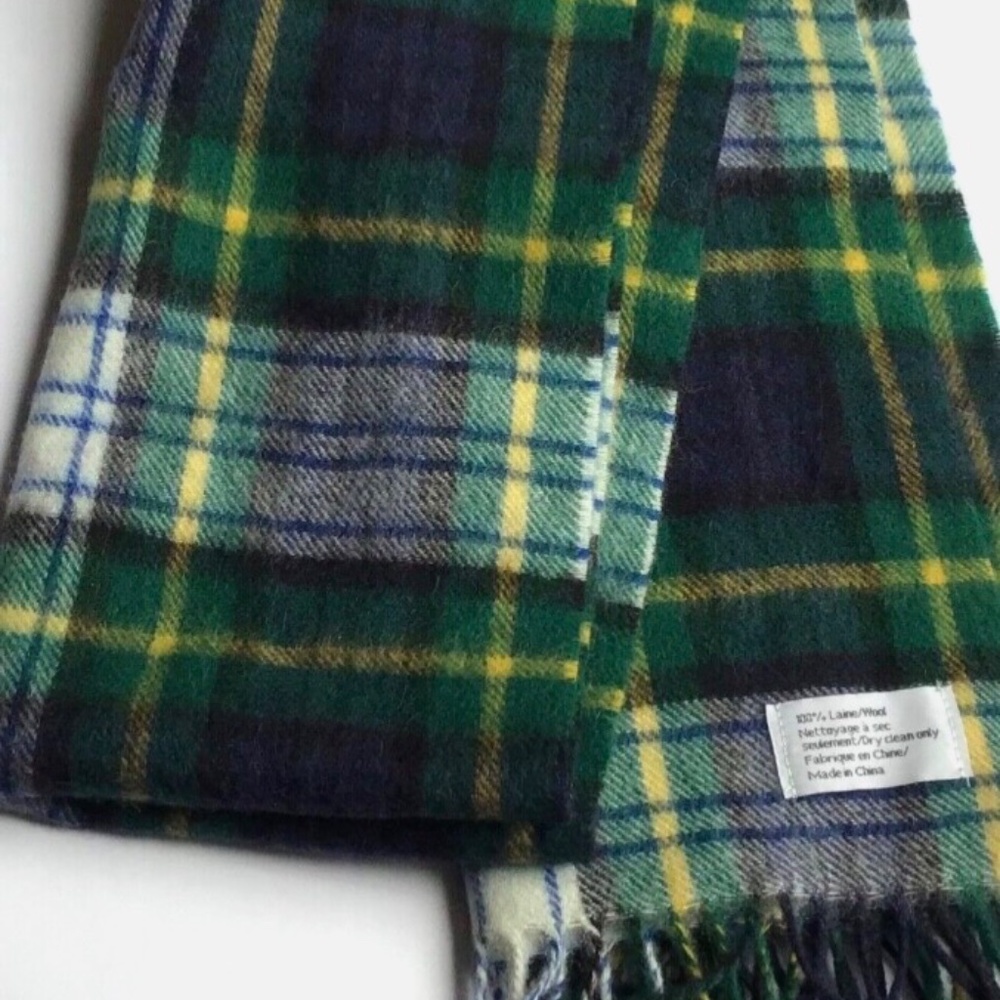 Nice green plaids   100% wool long  scarf